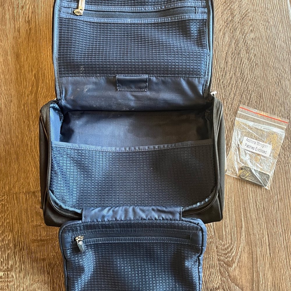 Tumi large hanging travel kit